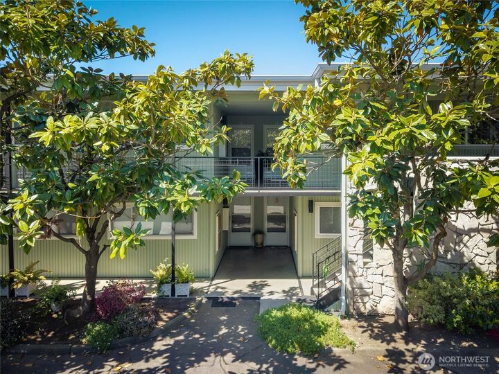 Property Photo: 1020 5th Avenue S 7 WA 98020