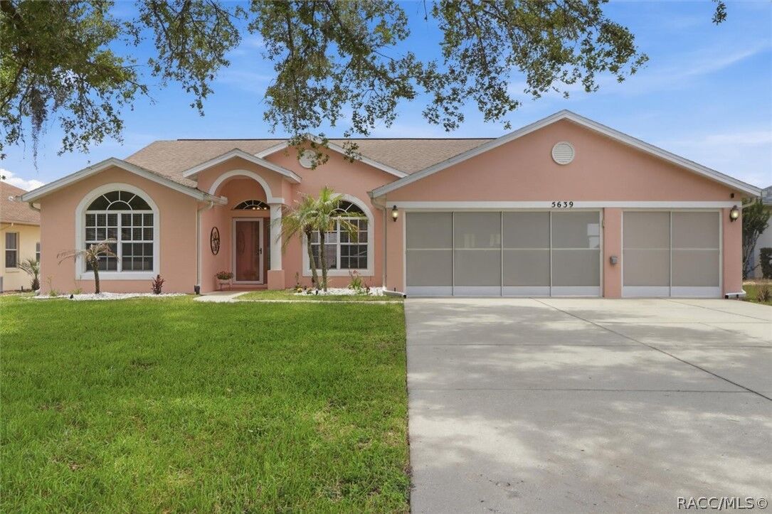 Property Photo: 5639 W Hunters Ridge Circle FL 34461