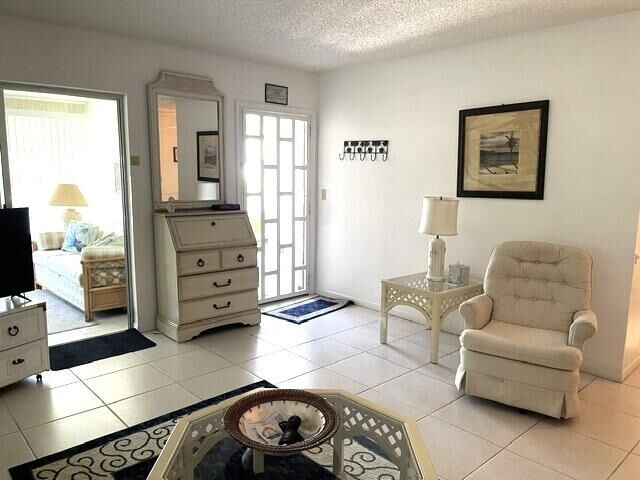 Property Photo: 1350 High Point Way Way SE D FL 33445