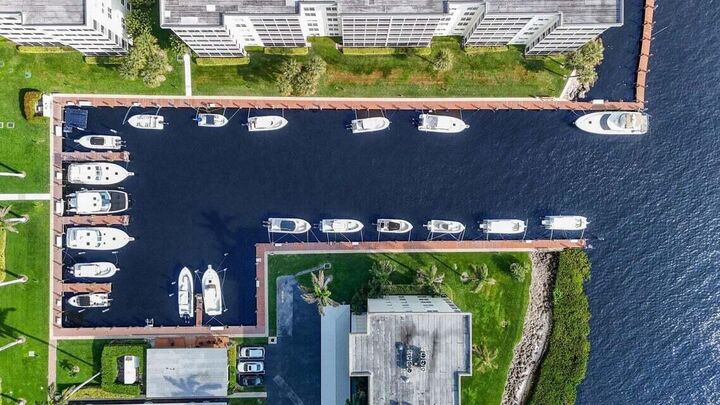 Property Photo: 1 Harbourside Drive 4205 FL 33483