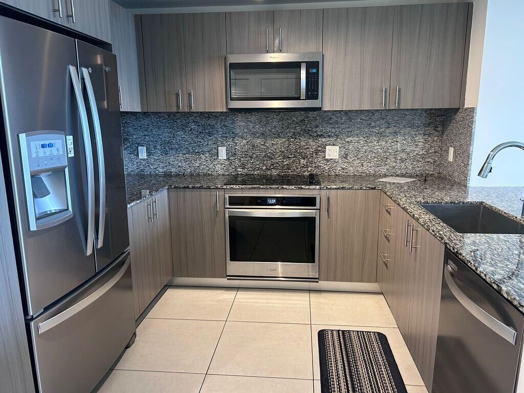 Property Photo:  5350 NW 84th Avenue 609  FL 33166 