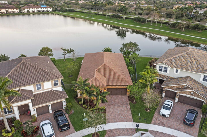 Property Photo:  9820 S Miralago Way  FL 33076 