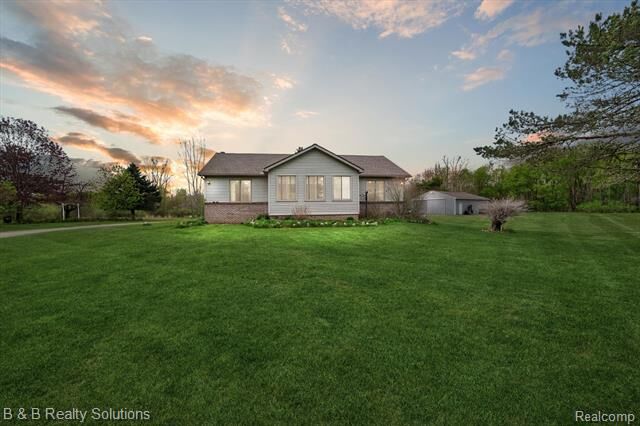 Property Photo:  2927 N Blacks Corners Road  MI 48444 