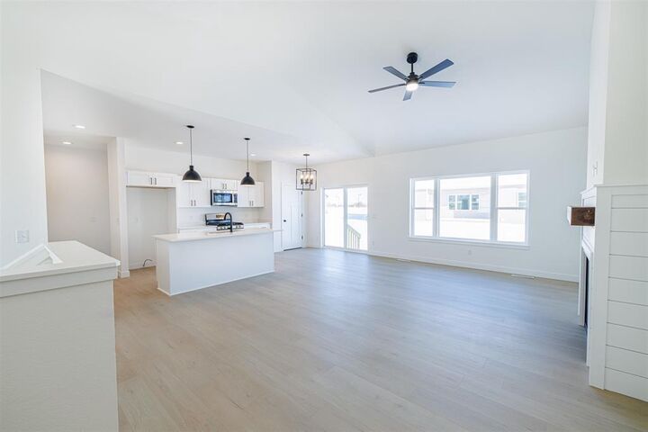 Property Photo:  503 Ridge Court  WI 53576 