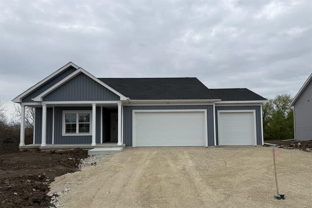 Property Photo:  405 Ridge Court  WI 53576 