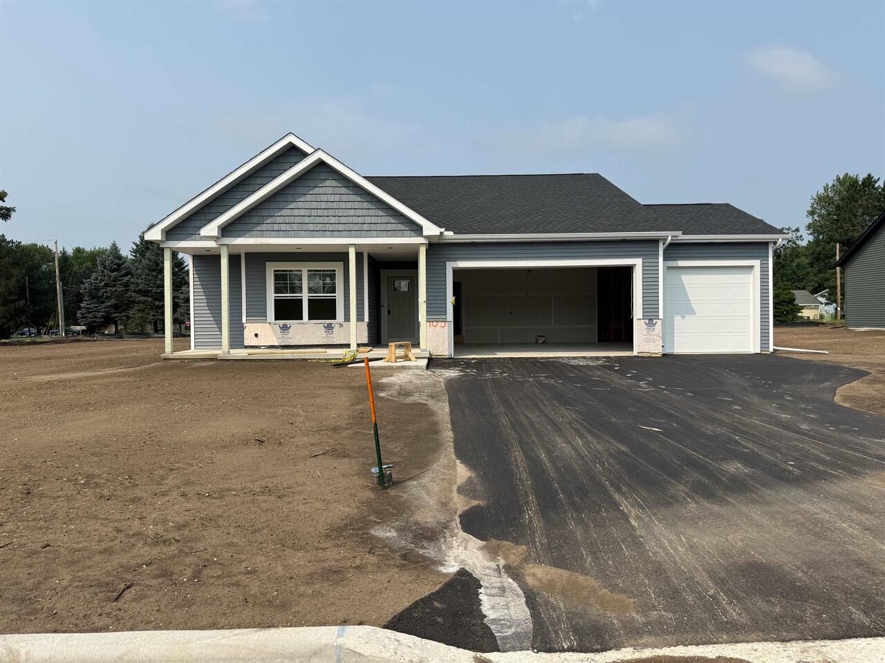Property Photo:  405 Ridge Court  WI 53576 