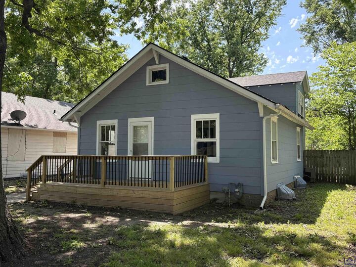 Property Photo:  505 Elm St  KS 66801 