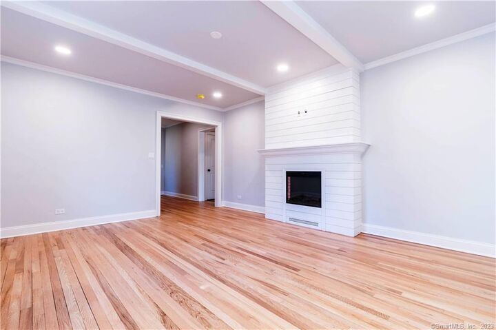 Property Photo:  140 Woodside Green 2B  CT 06905 