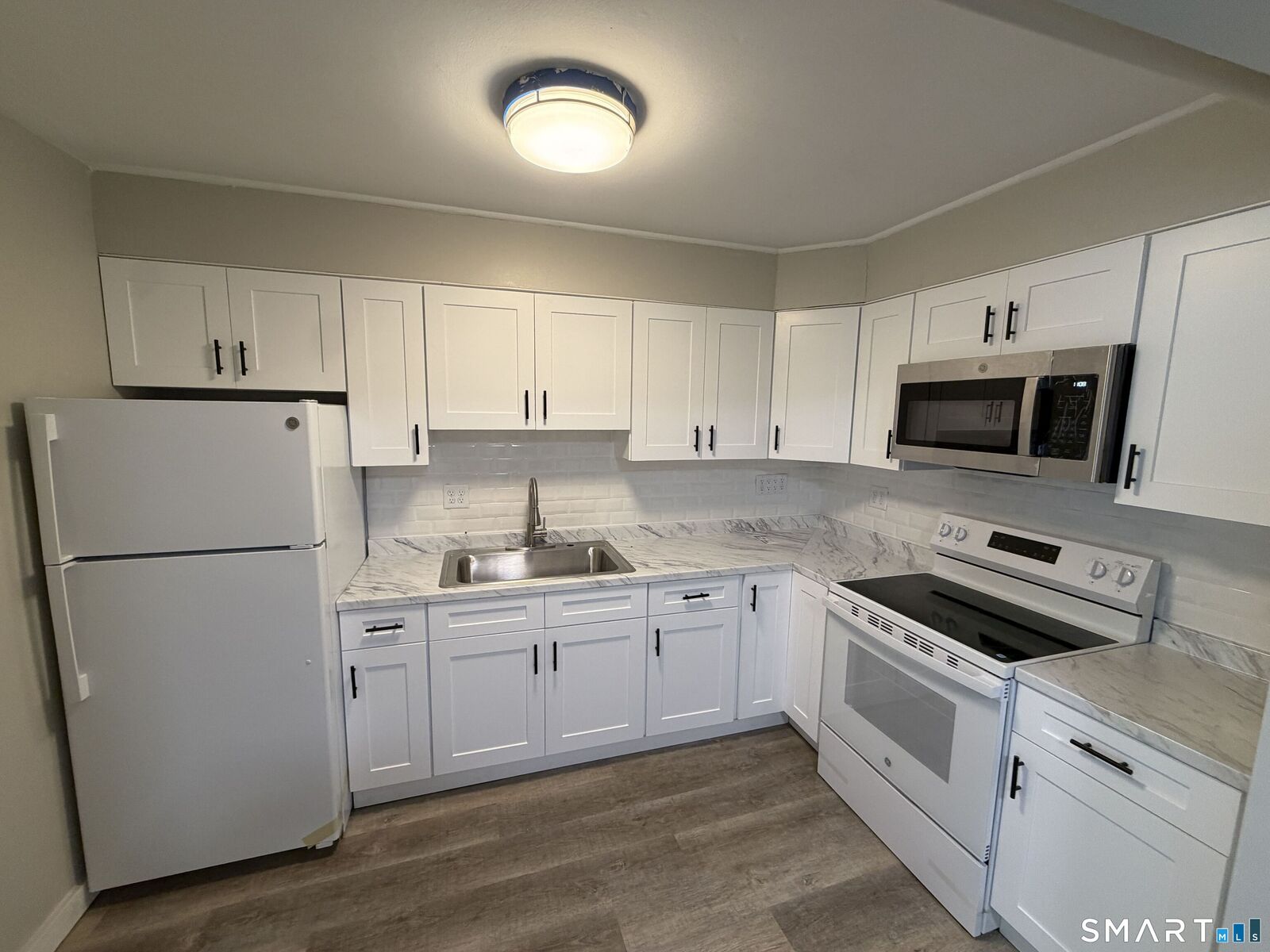 Property Photo:  330 Blake Street C-2  CT 06515 