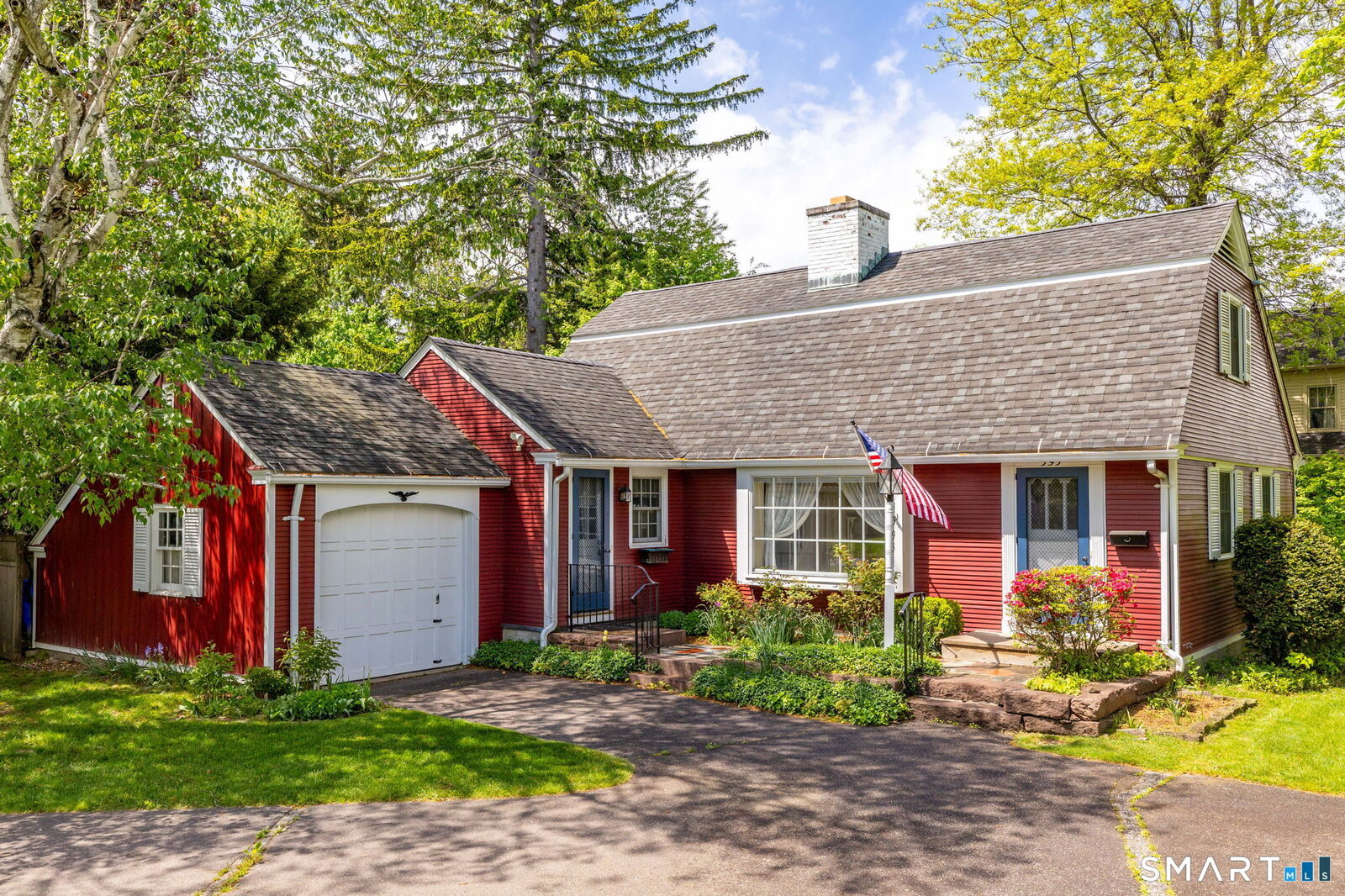 Property Photo:  393 Main Street  CT 06109 