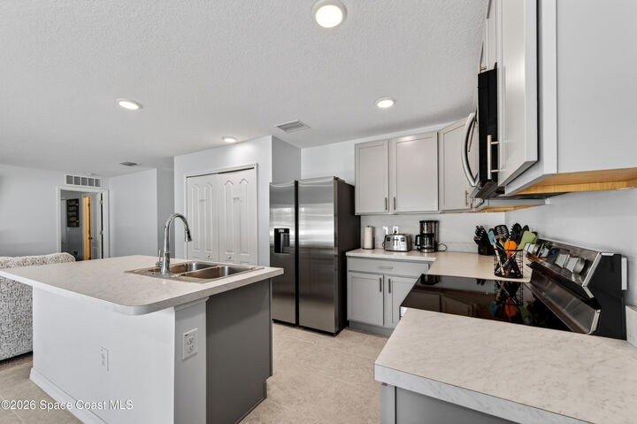 Property Photo: 681 Floyd Street SE FL 32909