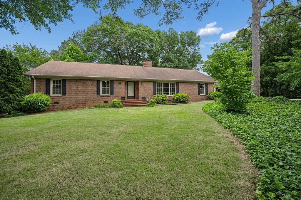 Property Photo: 711 Fernwood Dr Drive SC 29302