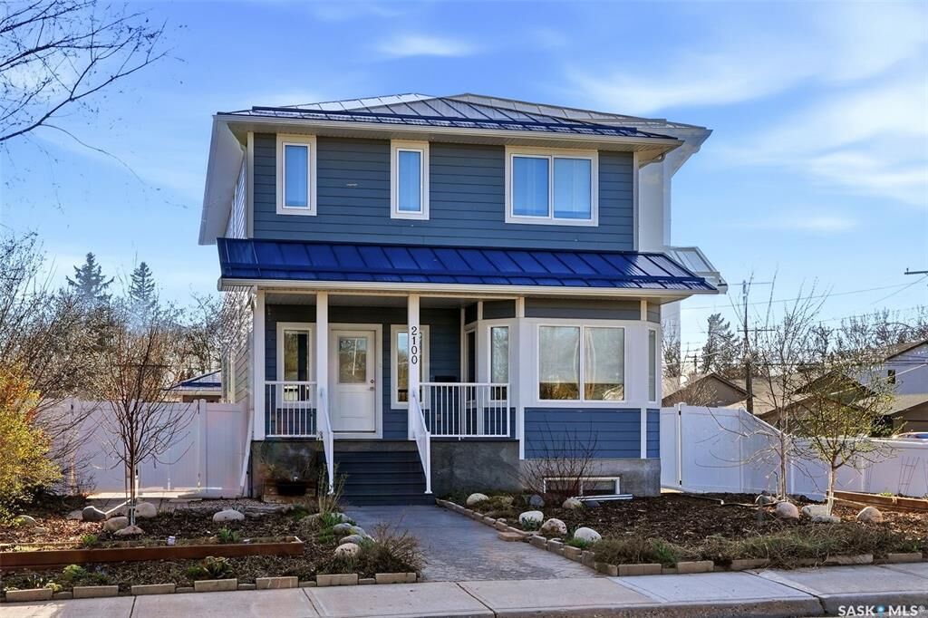 Property Photo:  2100 Queen Street  SK S4T 4C3 