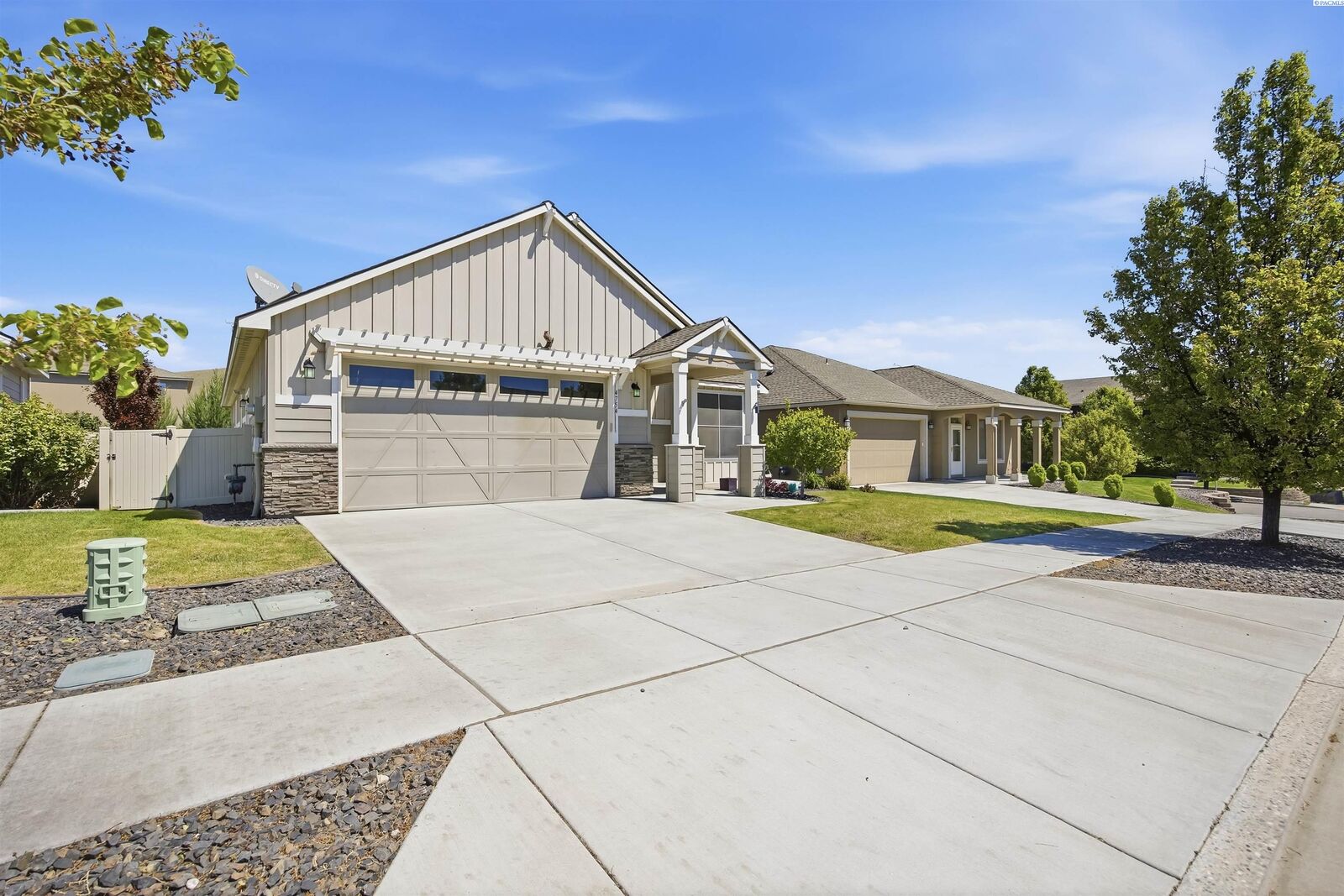 Property Photo:  4754 Corvina St  WA 99352 