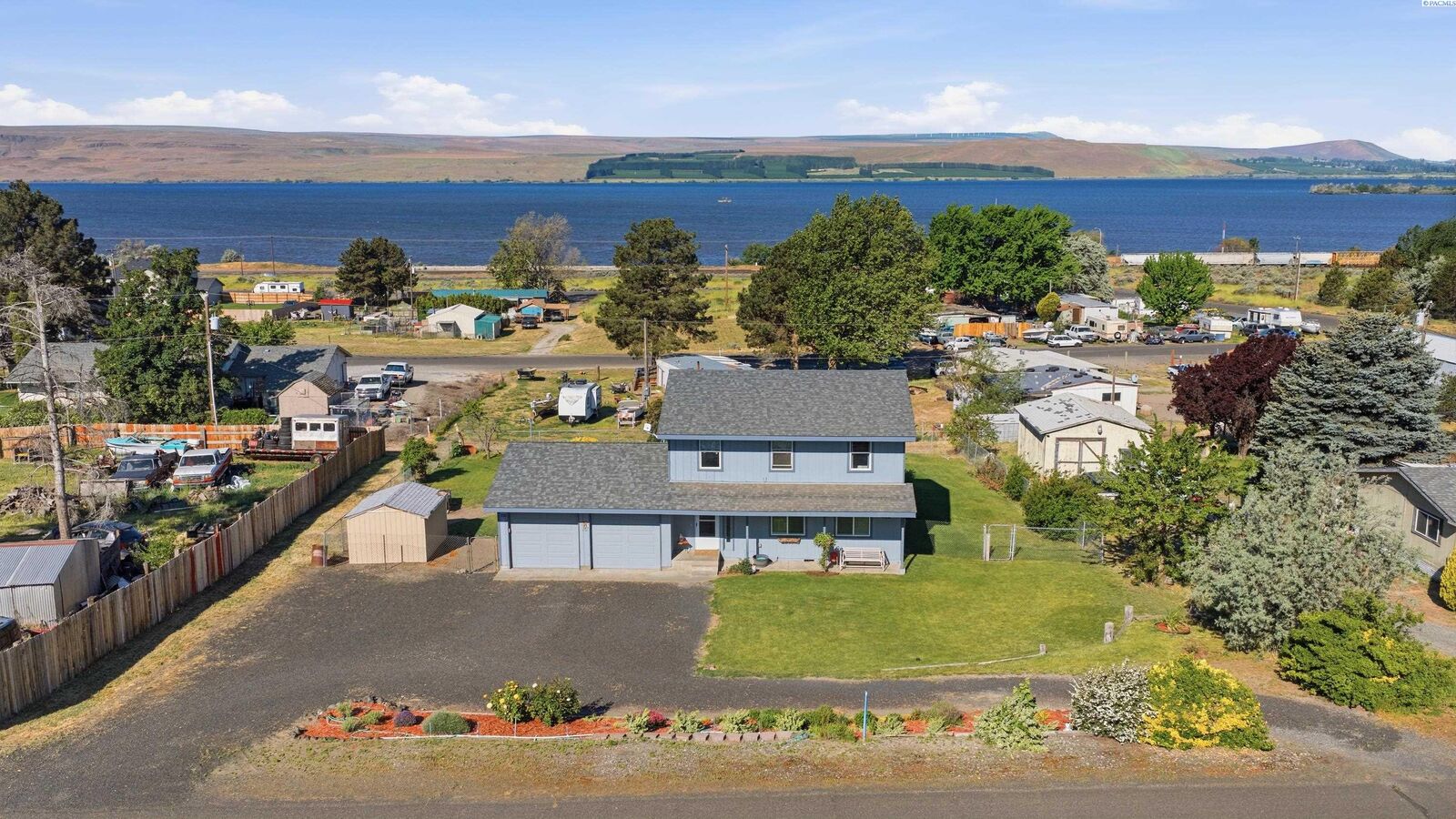 Property Photo:  335 Ross Way  WA 99363 