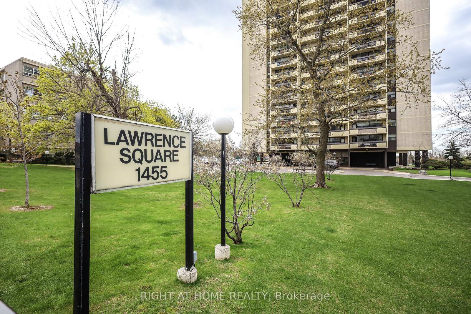 Property Photo: 1455 Lawrence Avenue W 207 ON M6L 1B1