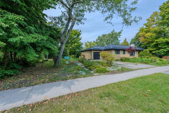 10 Brant Avenue — photo 1