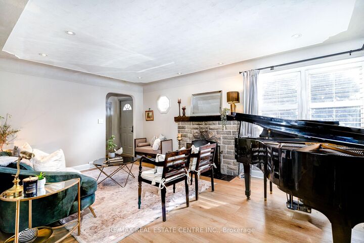 Property Photo: 3 Fallsview Road ON L9H 5J7