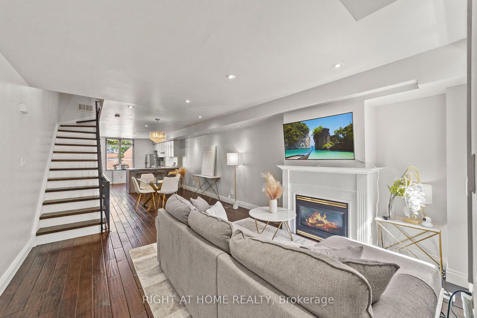 Property Photo: 12 Sudbury Street 2608 ON M6J 3W7