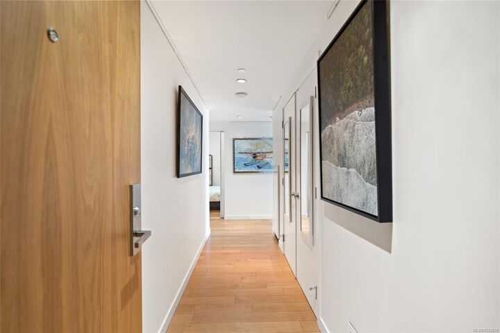 Property Photo:  608 Broughton St 701  BC V8W 1C7 