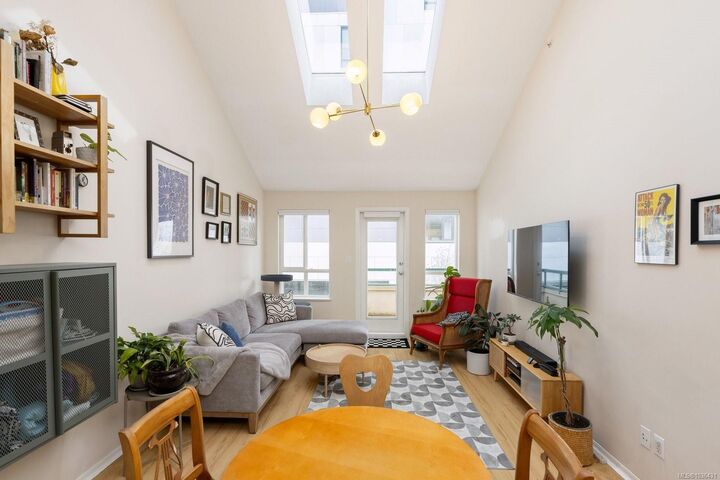 Property Photo:  1015 Johnson St 402  BC V8V 3N6 