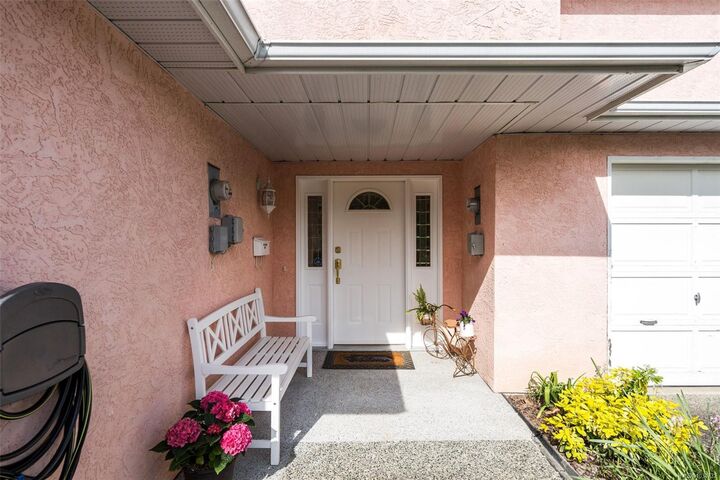 Property Photo:  468 Admirals Rd  BC V9A 2N1 