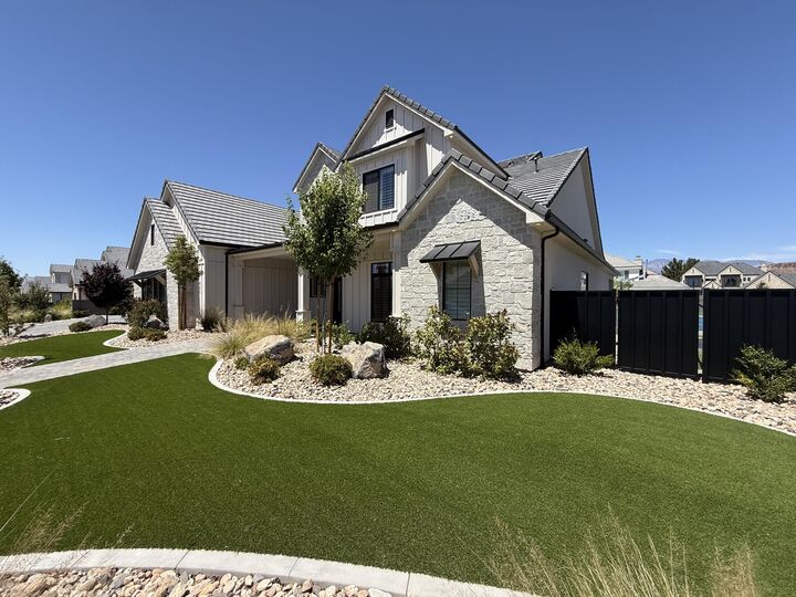 Property Photo:  831 E Queensridge Dr  UT 84780 