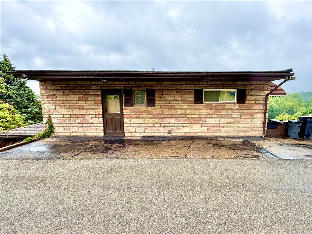 Property Photo:  1306 Broadway Avenue Rear  PA 15035 