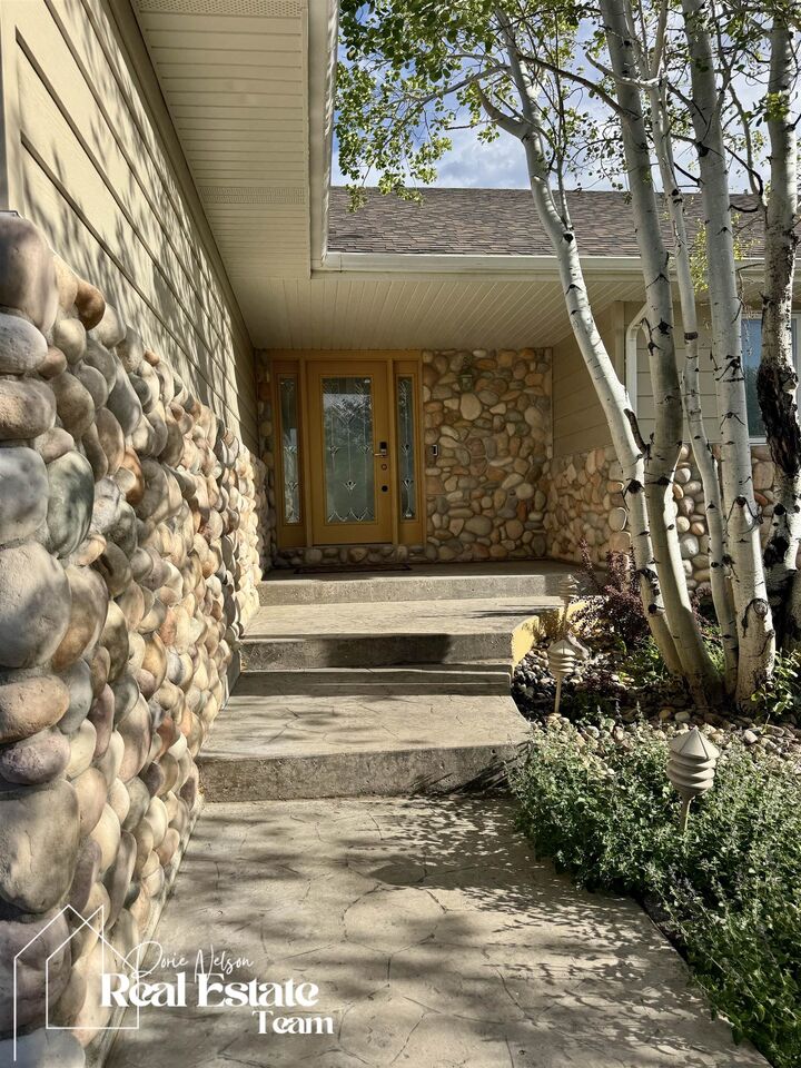 Property Photo: 1421 W 60th Street WY 82601