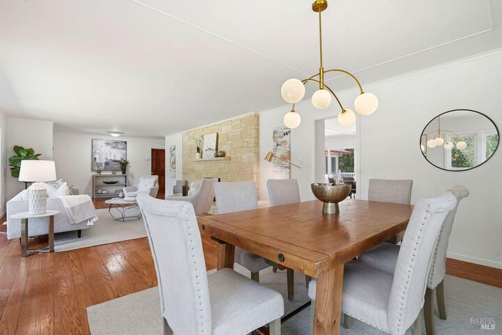 Property Photo:  2 Via La Cumbre  CA 94904 