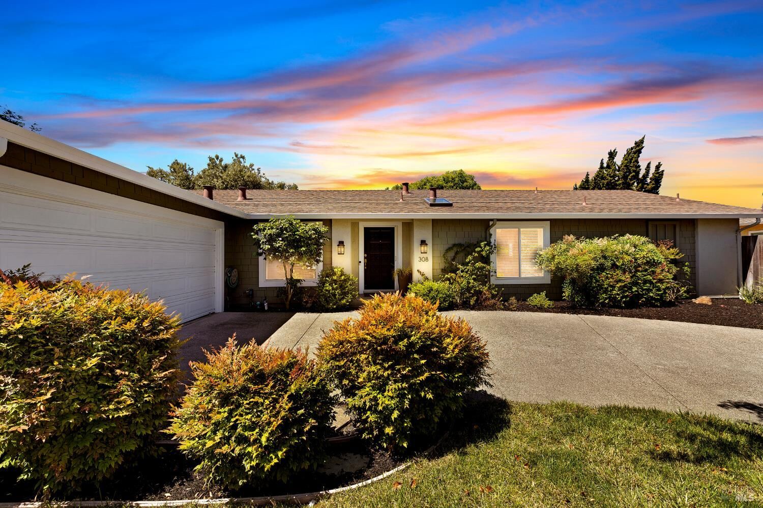 Property Photo:  308 Panorama Court  CA 94510 