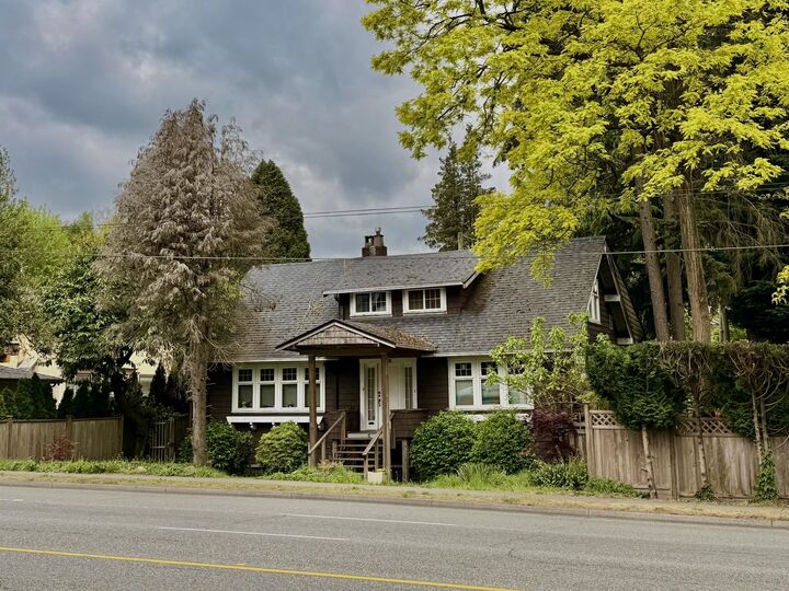 4849 Oak Street — photo 1