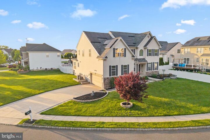 Property Photo:  6 Gateswood Court  NJ 08505 