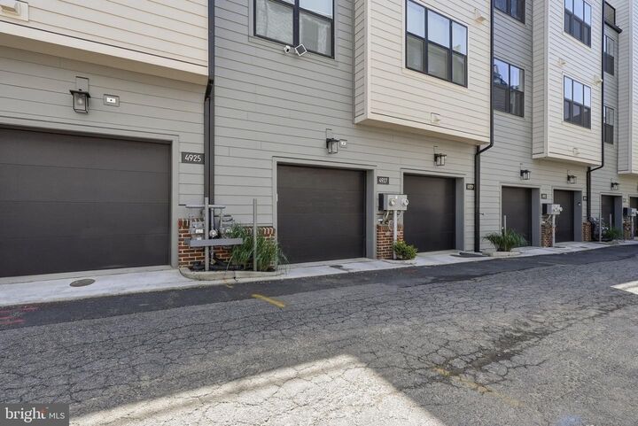 Property Photo: 4927 Eisenhower Ave VA 22304