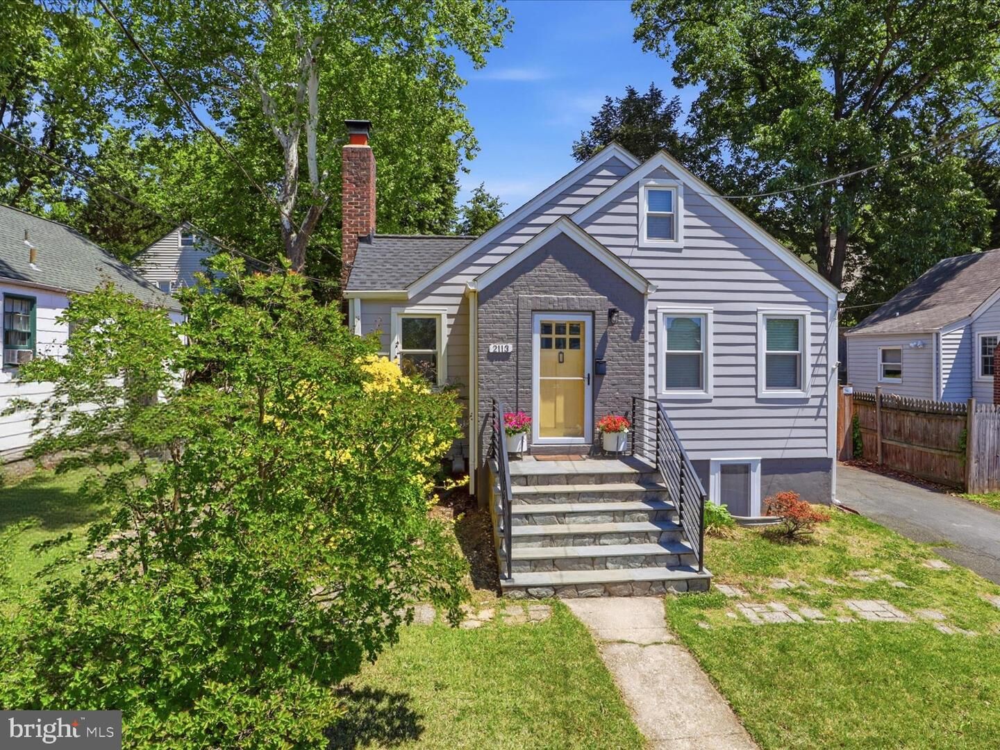 Property Photo:  2113 S Randolph Street  VA 22204 