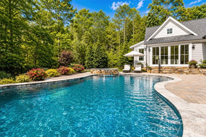 Property Photo:  18616 Maplecroft Lake Lane  NC 28036 