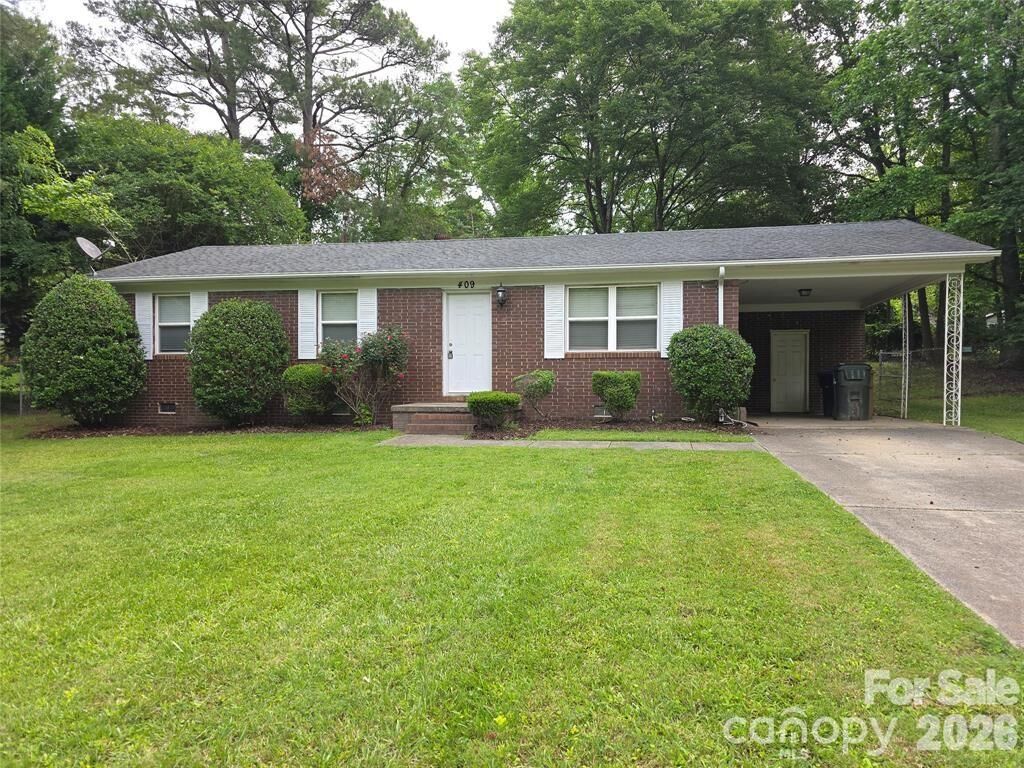 Property Photo:  409 Anne Avenue  NC 28173 
