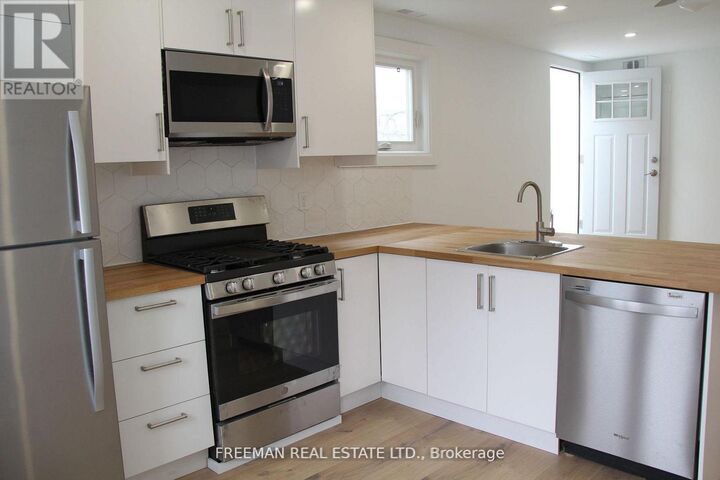 Property Photo:  3449 Yonge Street 2  ON M4N 2N3 