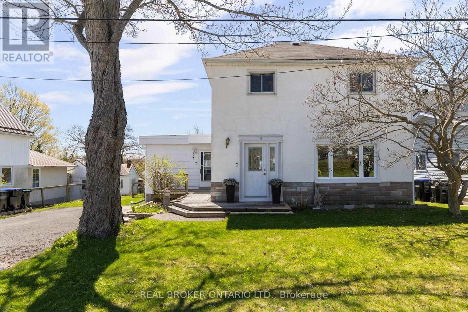 Property Photo:  6 Lucy Street  ON L9M 1K7 