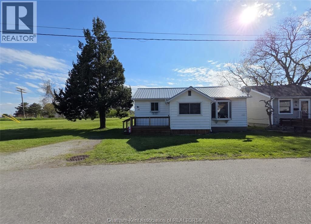 Property Photo:  18 Pearl Street  ON N8A 1P6 