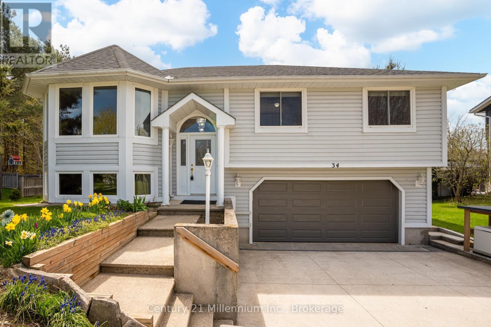 Property Photo:  34 Pine Tree Drive  ON N0H 2T0 