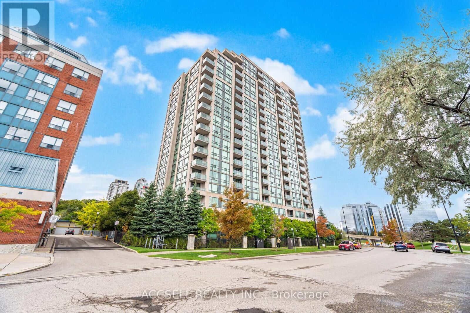 Property Photo:  68 Grangeway Avenue 1015  ON M1H 0A1 