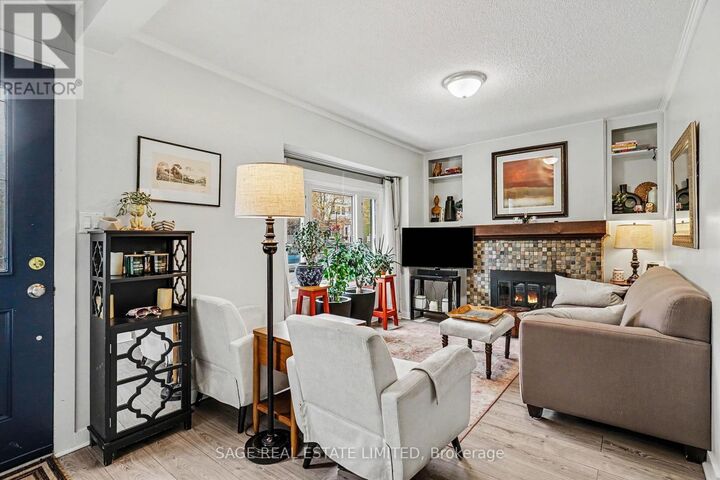 Property Photo:  154 Warden Avenue  ON M1N 2Z4 