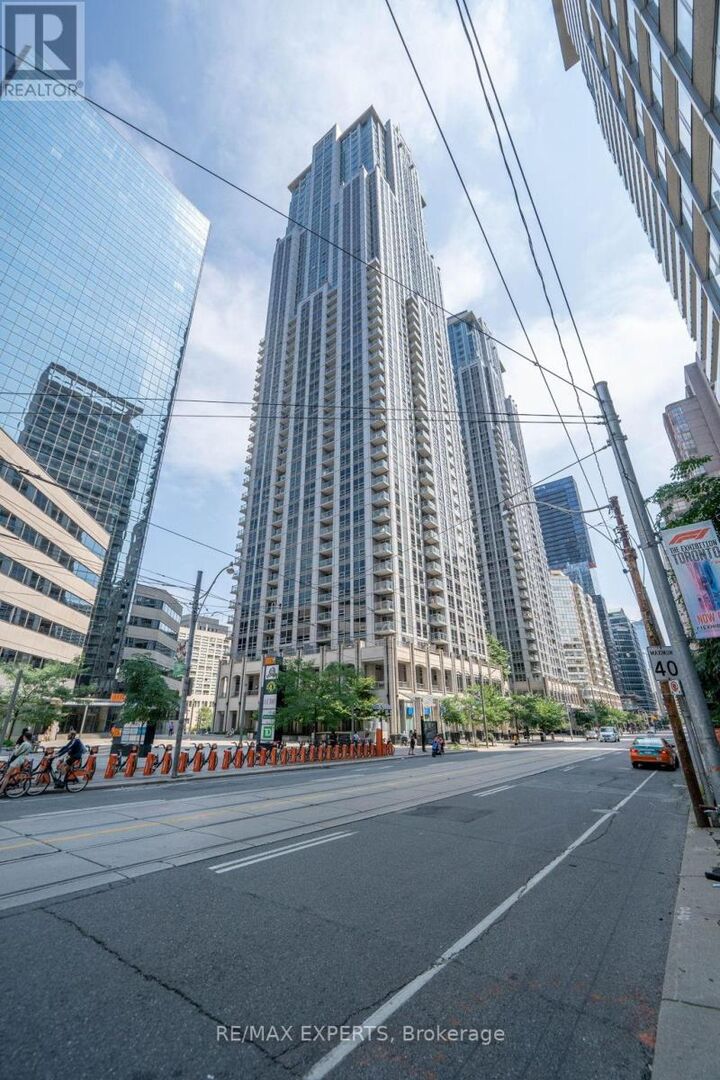 Property Photo:  763 Bay Street 307  ON M5G 2R3 