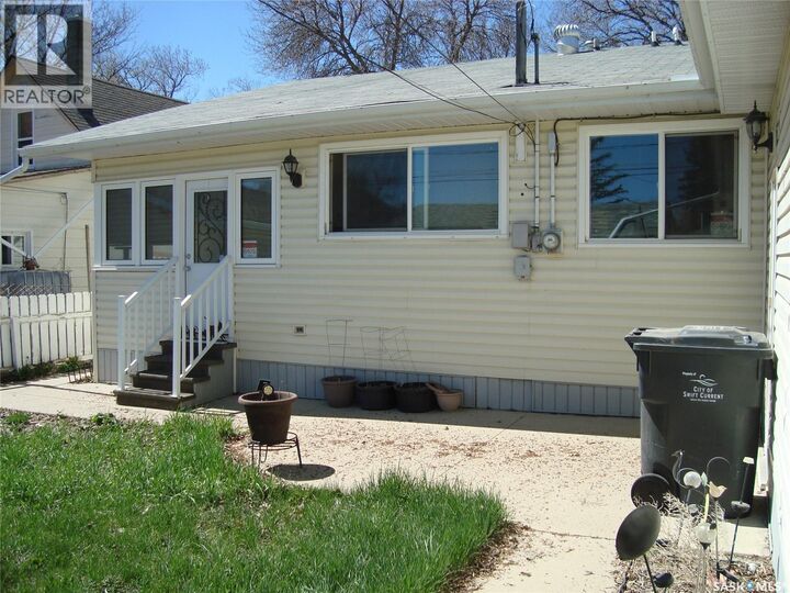 Property Photo:  247 9th Avenue NW  SK S9H 1A6 