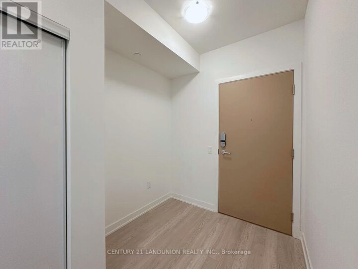 Property Photo:  1 Quarrington Lane 2511  ON M3C 0S4 