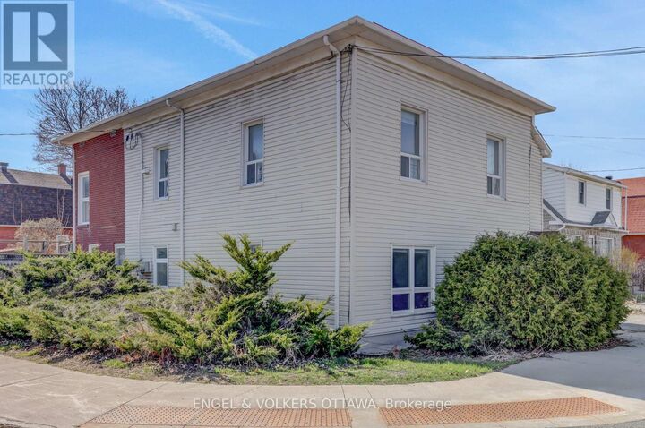 Property Photo:  504 Hilson Avenue  ON K1Z 6C7 