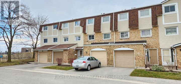 Property Photo:  11 Harrisford Street 43  ON L8K 6L7 