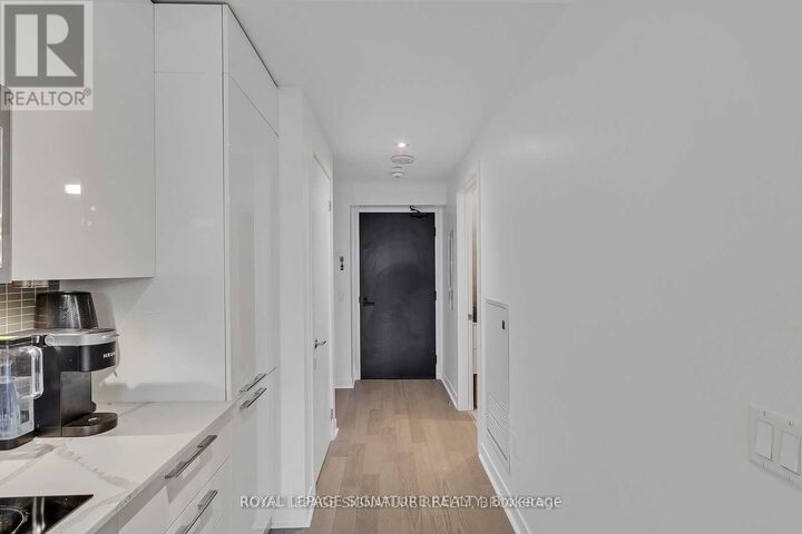 Property Photo:  501 Adelaide Street West 804  ON M5V 0R3 