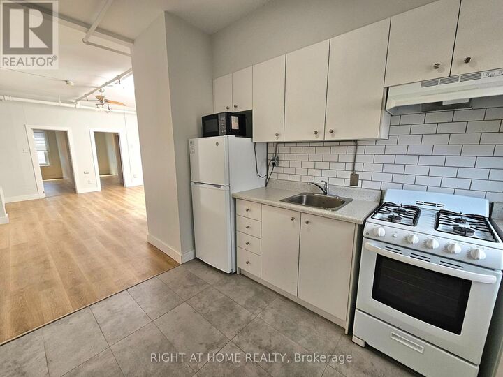 Property Photo:  437 Spadina Avenue 3  ON M5T 2G6 